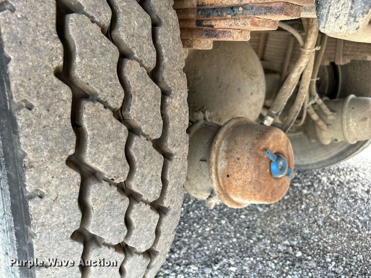 image for item KW9232 2007 Freightliner Business Class M2 106  refuse truck