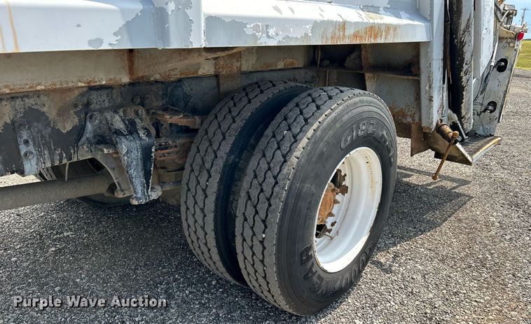 image for item KW9232 2007 Freightliner Business Class M2 106  refuse truck