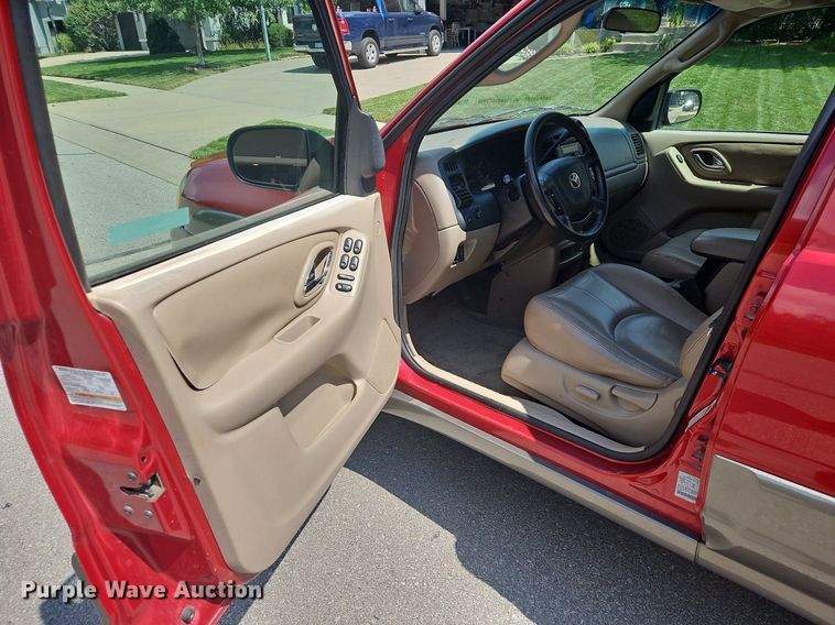 image for item LB9532 2001 Mazda Tribute ES  SUV