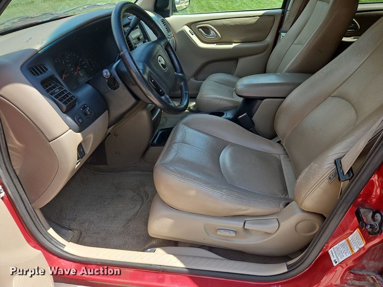 image for item LB9532 2001 Mazda Tribute ES  SUV