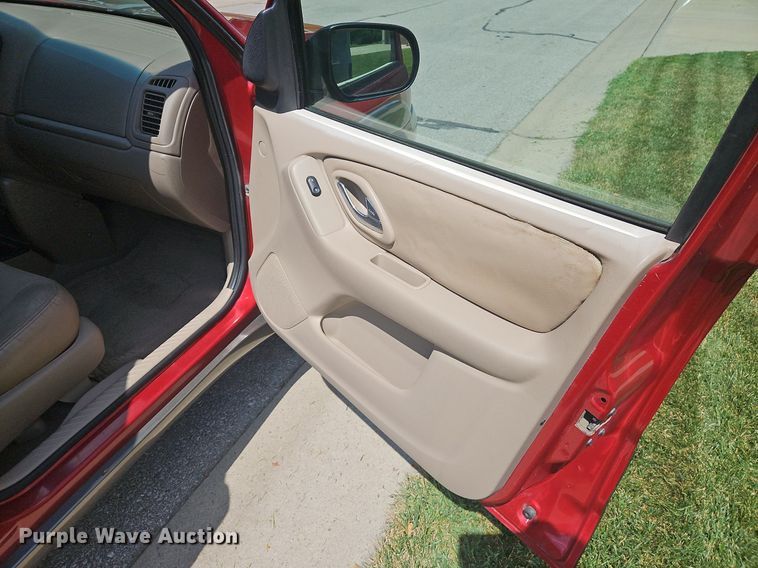 image for item LB9532 2001 Mazda Tribute ES  SUV