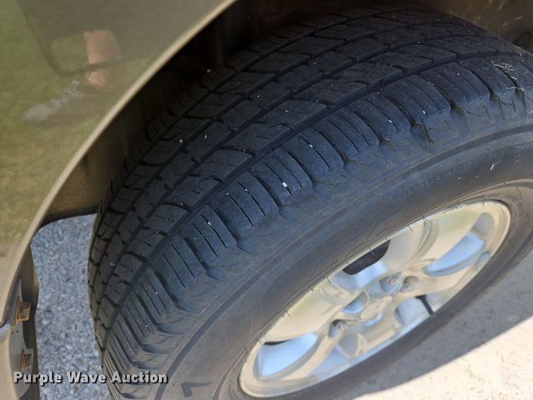 image for item LB9532 2001 Mazda Tribute ES  SUV