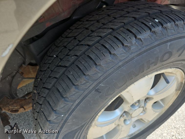 image for item LB9532 2001 Mazda Tribute ES  SUV