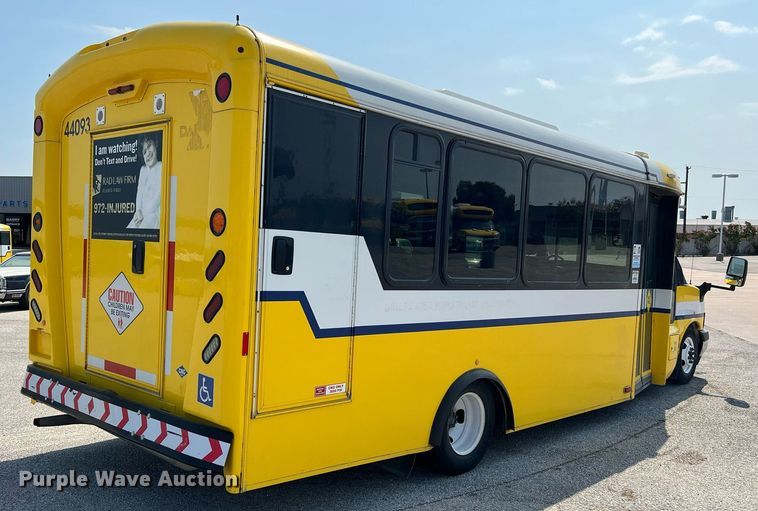 image for item LF9359 2017 Chevrolet Express G4500  shuttle bus