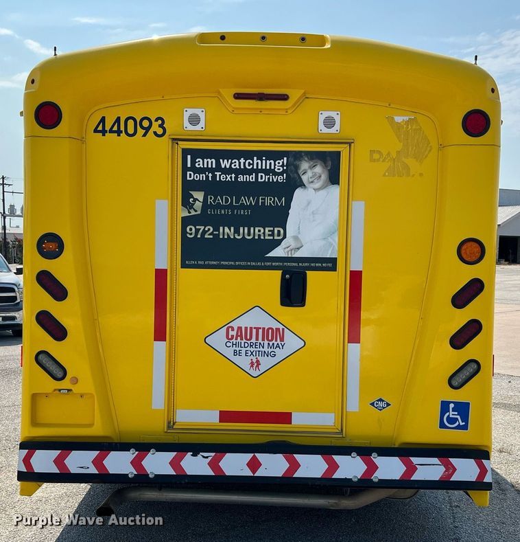 image for item LF9359 2017 Chevrolet Express G4500  shuttle bus