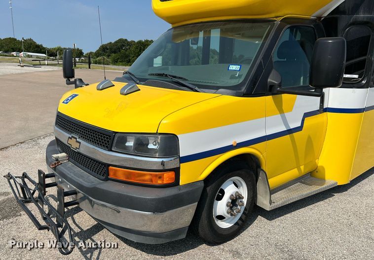 image for item LF9359 2017 Chevrolet Express G4500  shuttle bus