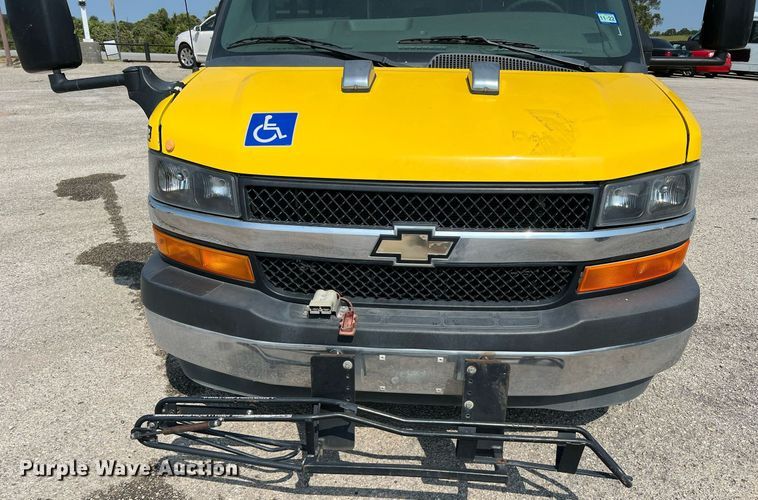 image for item LF9359 2017 Chevrolet Express G4500  shuttle bus