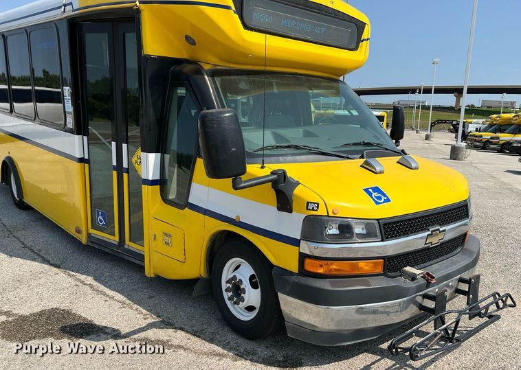 image for item LF9359 2017 Chevrolet Express G4500  shuttle bus