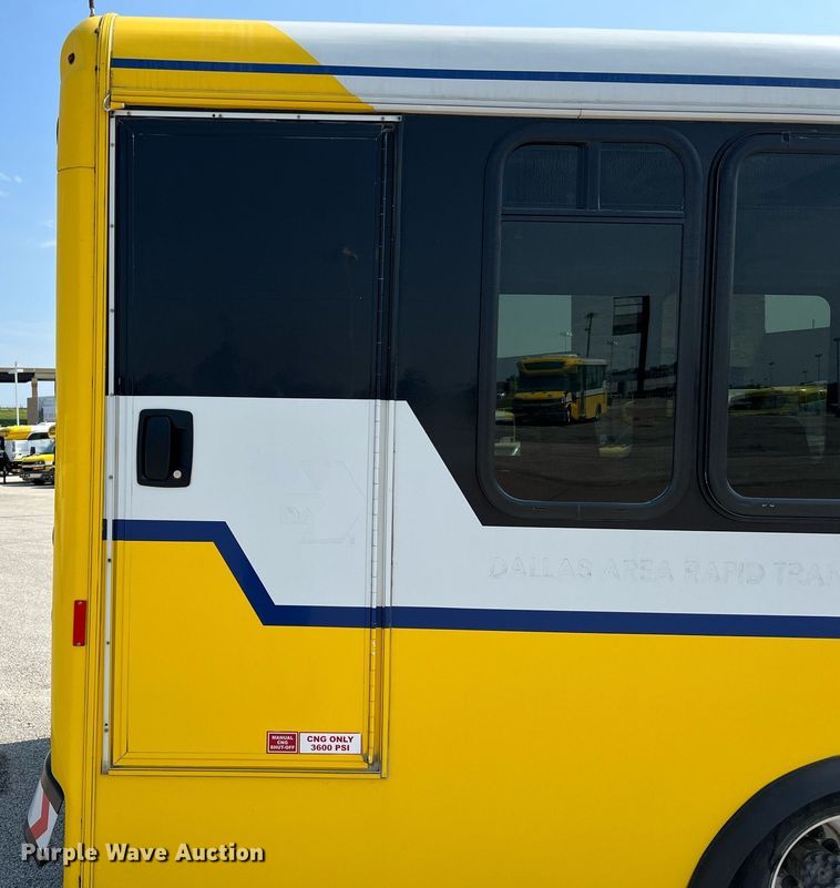 image for item LF9359 2017 Chevrolet Express G4500  shuttle bus