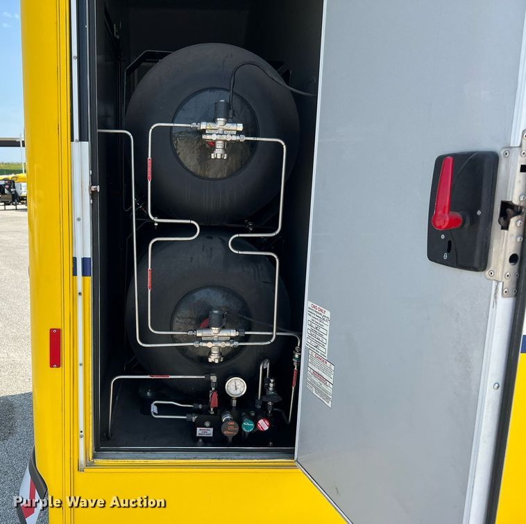 image for item LF9359 2017 Chevrolet Express G4500  shuttle bus