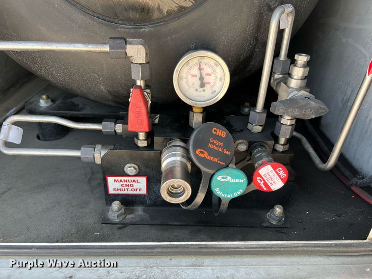 image for item LF9359 2017 Chevrolet Express G4500  shuttle bus