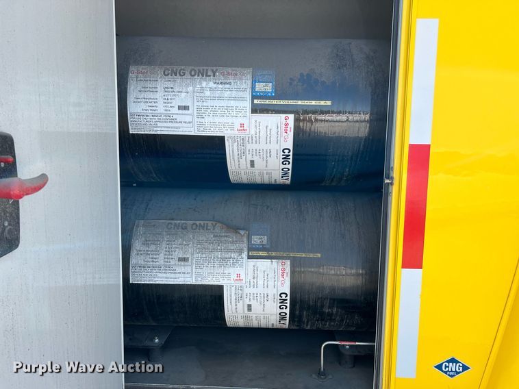 image for item LF9359 2017 Chevrolet Express G4500  shuttle bus