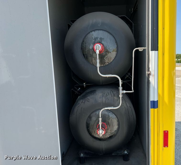 image for item LF9359 2017 Chevrolet Express G4500  shuttle bus