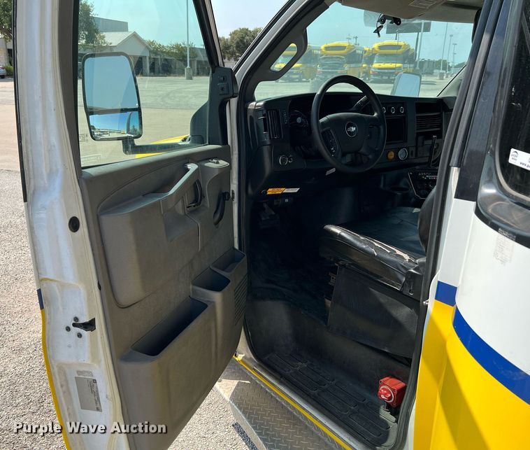 image for item LF9359 2017 Chevrolet Express G4500  shuttle bus