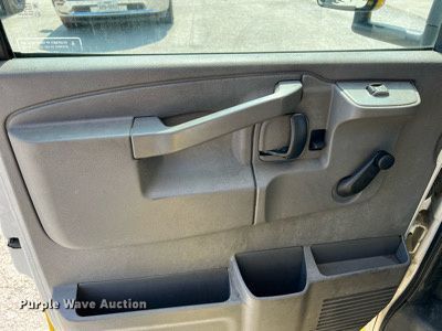 image for item LF9359 2017 Chevrolet Express G4500  shuttle bus