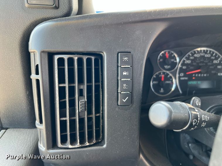 image for item LF9359 2017 Chevrolet Express G4500  shuttle bus