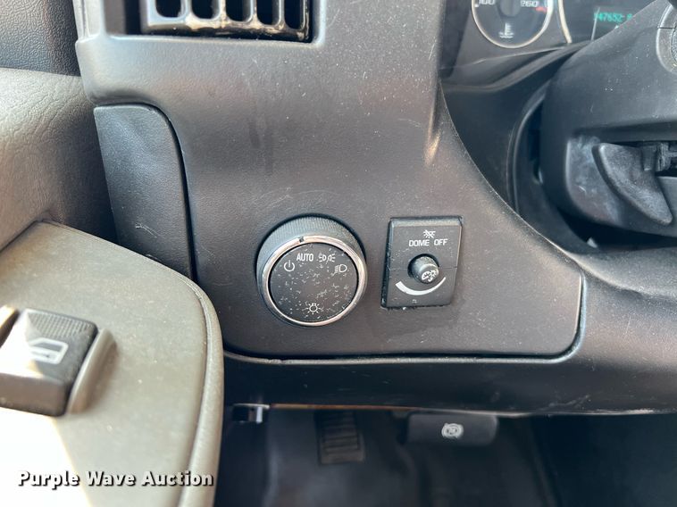 image for item LF9359 2017 Chevrolet Express G4500  shuttle bus