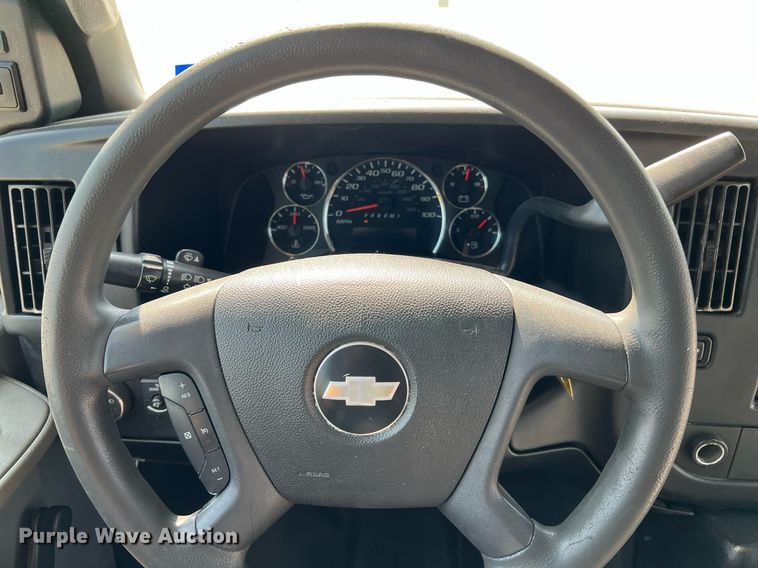 image for item LF9359 2017 Chevrolet Express G4500  shuttle bus