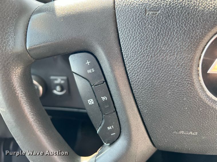 image for item LF9359 2017 Chevrolet Express G4500  shuttle bus