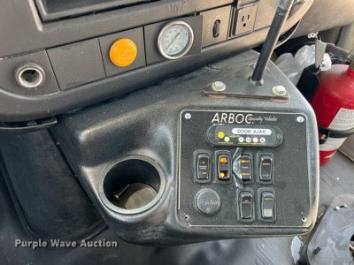 image for item LF9359 2017 Chevrolet Express G4500  shuttle bus