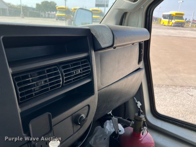 image for item LF9359 2017 Chevrolet Express G4500  shuttle bus