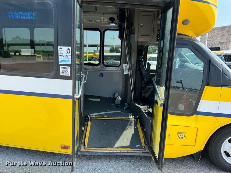 image for item LF9359 2017 Chevrolet Express G4500  shuttle bus