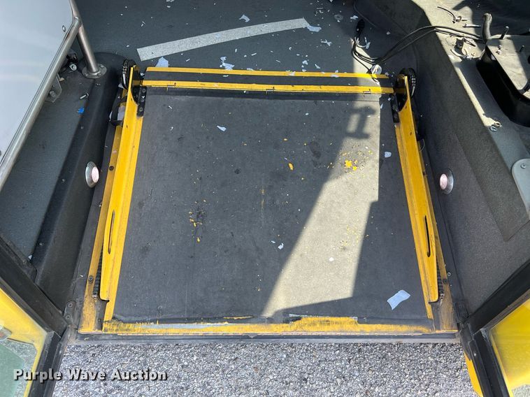 image for item LF9359 2017 Chevrolet Express G4500  shuttle bus