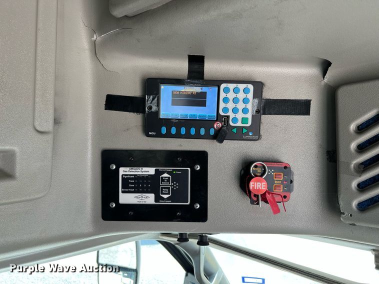 image for item LF9359 2017 Chevrolet Express G4500  shuttle bus