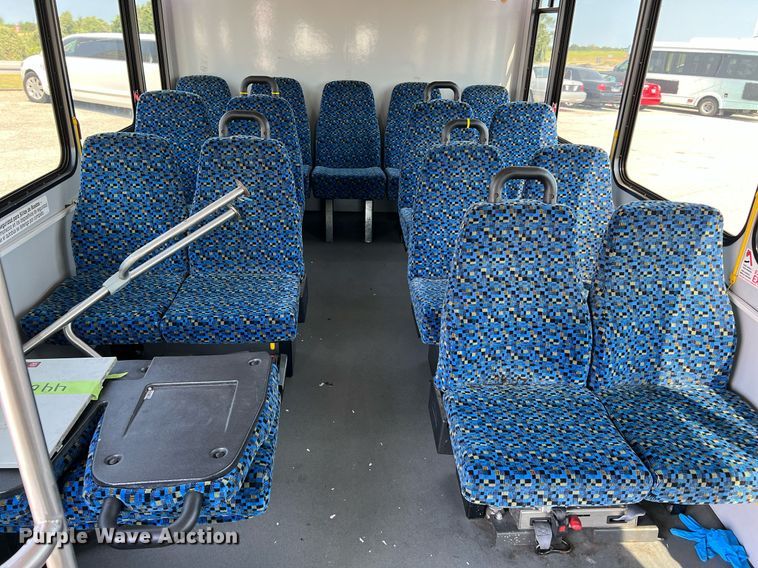 image for item LF9359 2017 Chevrolet Express G4500  shuttle bus