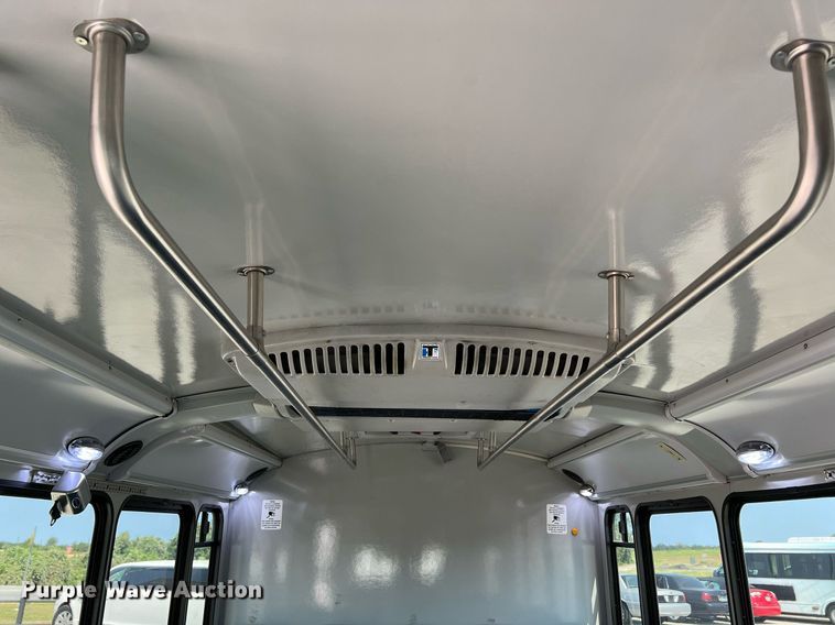 image for item LF9359 2017 Chevrolet Express G4500  shuttle bus