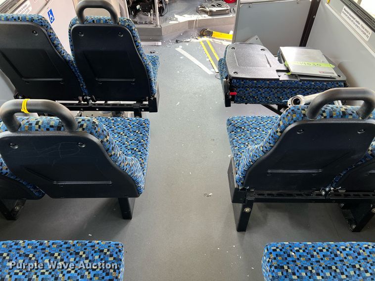 image for item LF9359 2017 Chevrolet Express G4500  shuttle bus