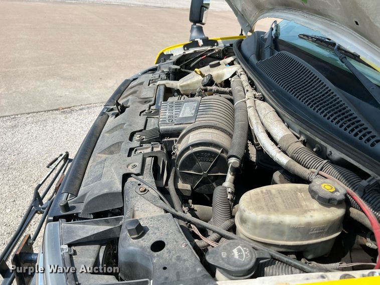 image for item LF9359 2017 Chevrolet Express G4500  shuttle bus