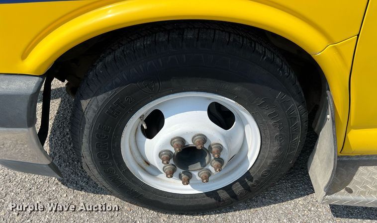 image for item LF9359 2017 Chevrolet Express G4500  shuttle bus