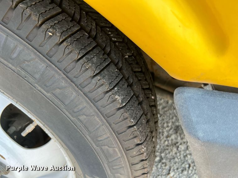 image for item LF9359 2017 Chevrolet Express G4500  shuttle bus