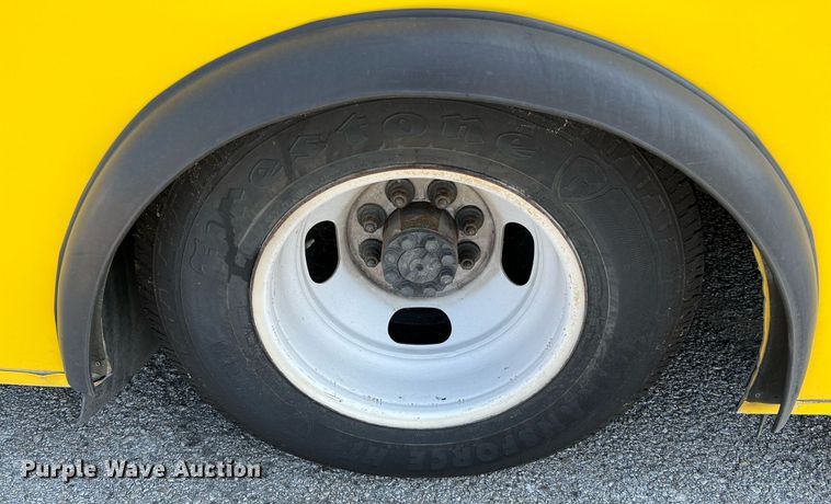 image for item LF9359 2017 Chevrolet Express G4500  shuttle bus