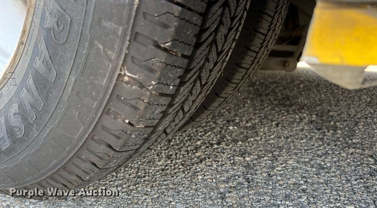 image for item LF9359 2017 Chevrolet Express G4500  shuttle bus