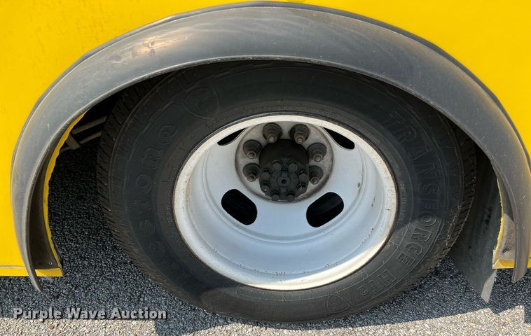 image for item LF9359 2017 Chevrolet Express G4500  shuttle bus