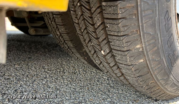 image for item LF9359 2017 Chevrolet Express G4500  shuttle bus