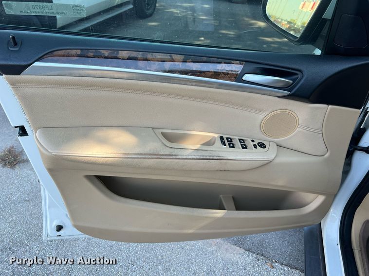 image for item LF9370 2011 BMW X5  SUV