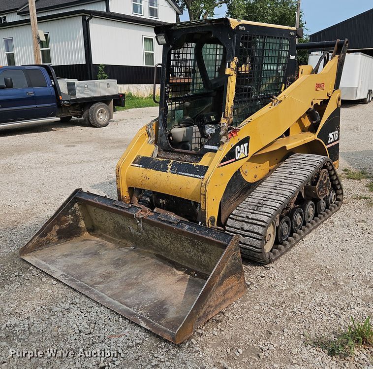 image for item LM9108 2004 Caterpillar 257B  tracked skid steer loader