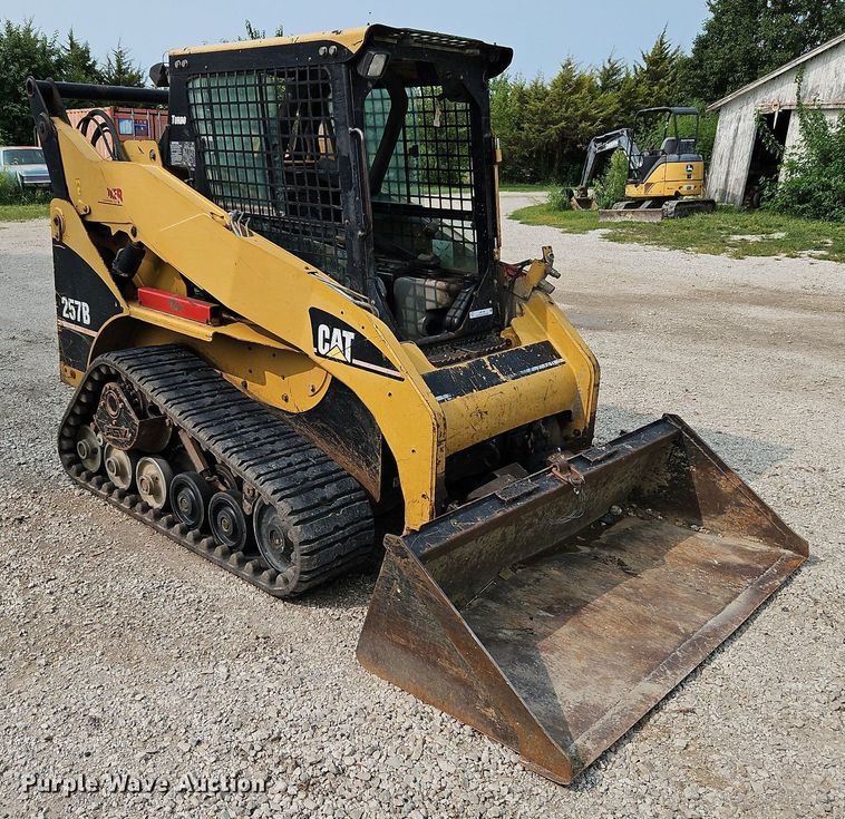 image for item LM9108 2004 Caterpillar 257B  tracked skid steer loader