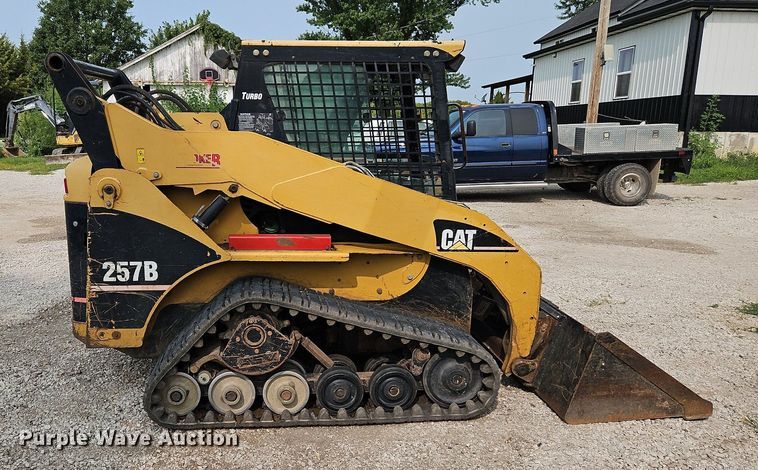 image for item LM9108 2004 Caterpillar 257B  tracked skid steer loader