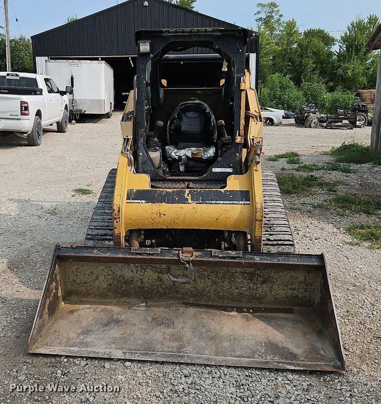 image for item LM9108 2004 Caterpillar 257B  tracked skid steer loader