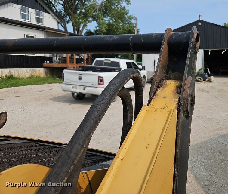 image for item LM9108 2004 Caterpillar 257B  tracked skid steer loader