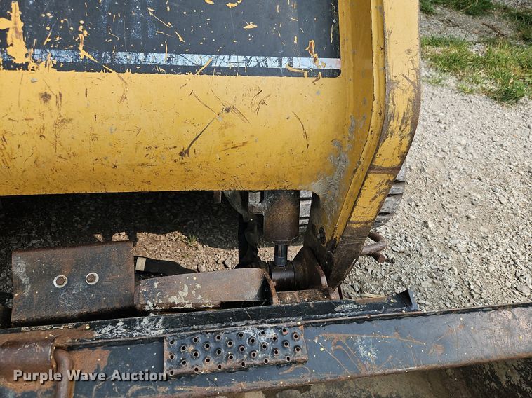 image for item LM9108 2004 Caterpillar 257B  tracked skid steer loader