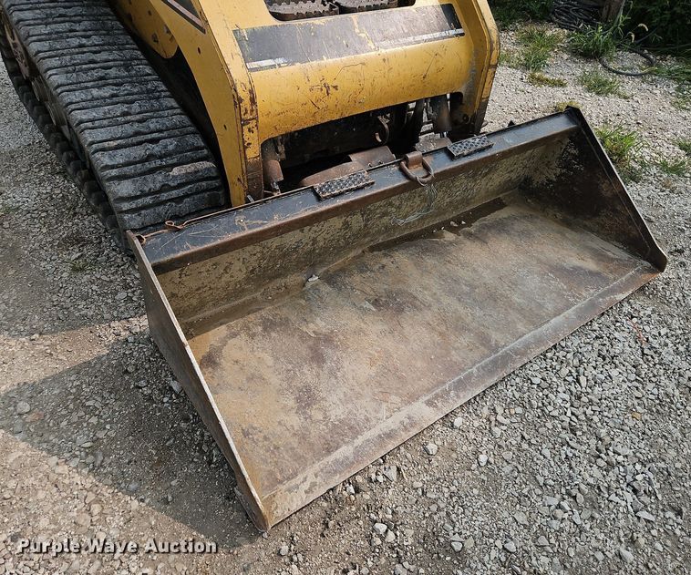 image for item LM9108 2004 Caterpillar 257B  tracked skid steer loader