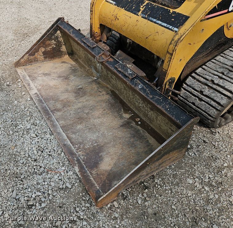 image for item LM9108 2004 Caterpillar 257B  tracked skid steer loader