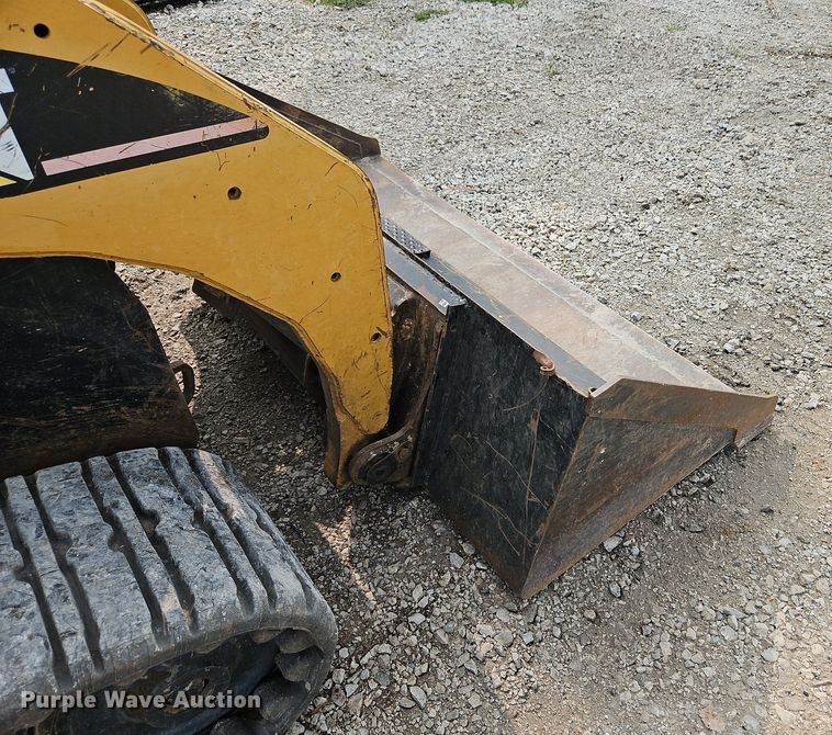 image for item LM9108 2004 Caterpillar 257B  tracked skid steer loader