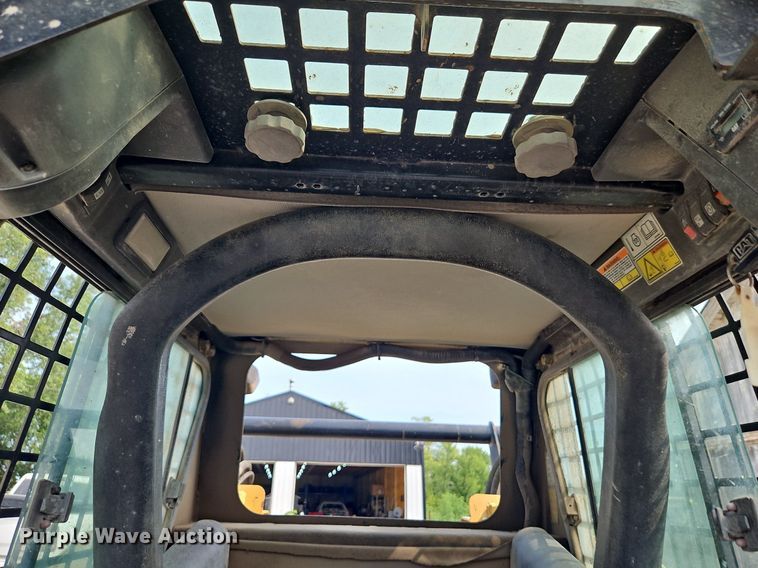 image for item LM9108 2004 Caterpillar 257B  tracked skid steer loader