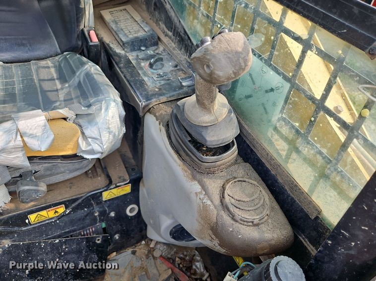 image for item LM9108 2004 Caterpillar 257B  tracked skid steer loader